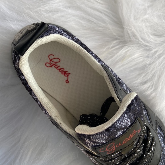 New GUESS Girls Guess Cute Logo Shoes - Picture 5 of 8